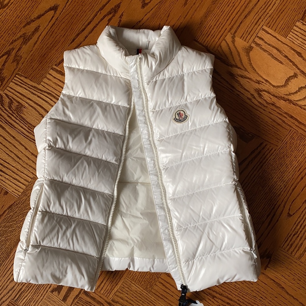 New girls Moncler vest in white